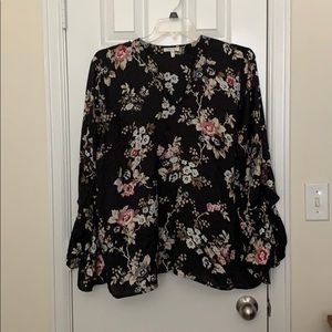 Floral bell sleeve blouse